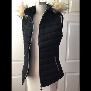 YMI black puffer vest with removable faux fur hood